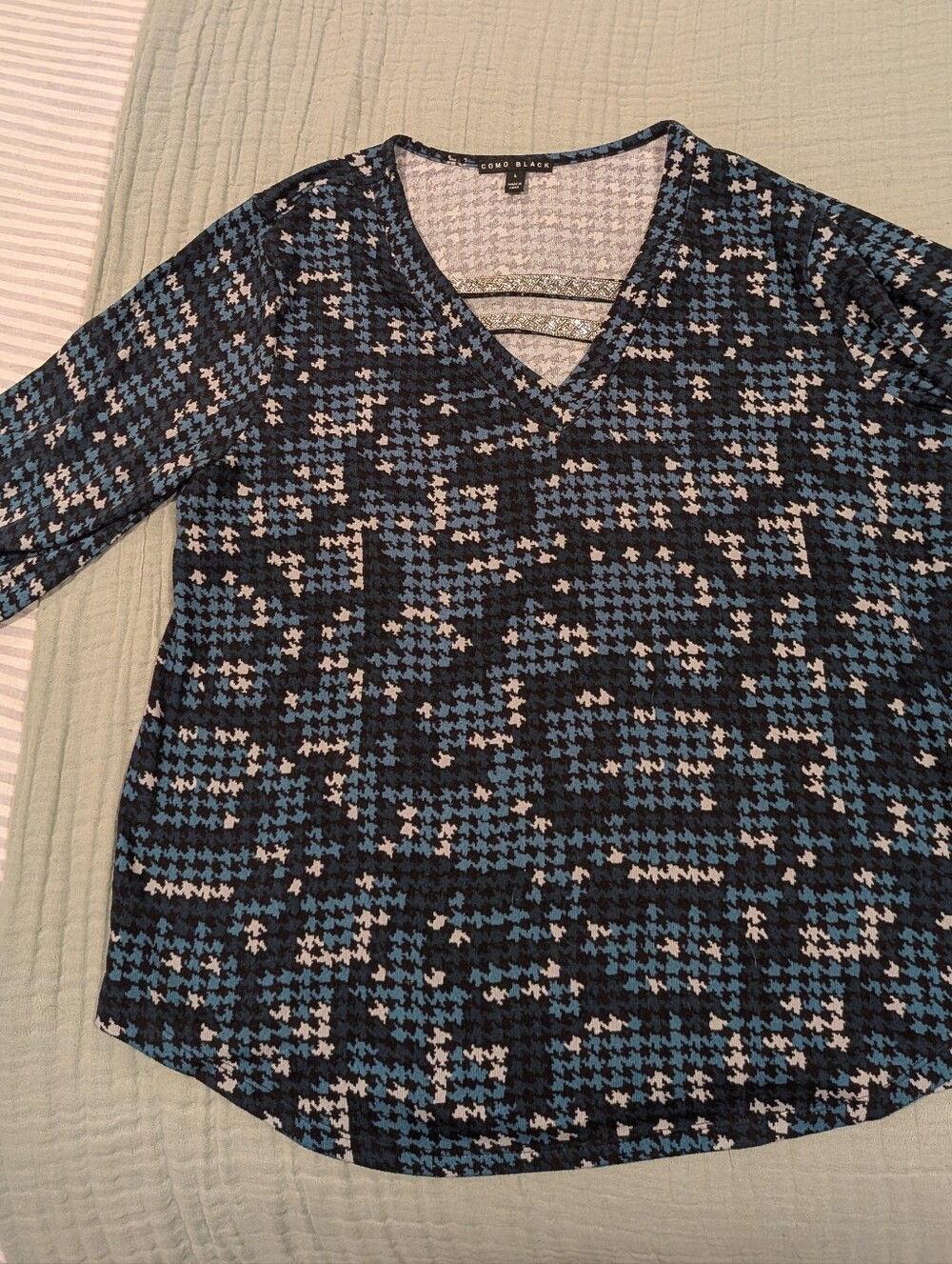 Como Black Blue & Black V-Neck Women's Top - L